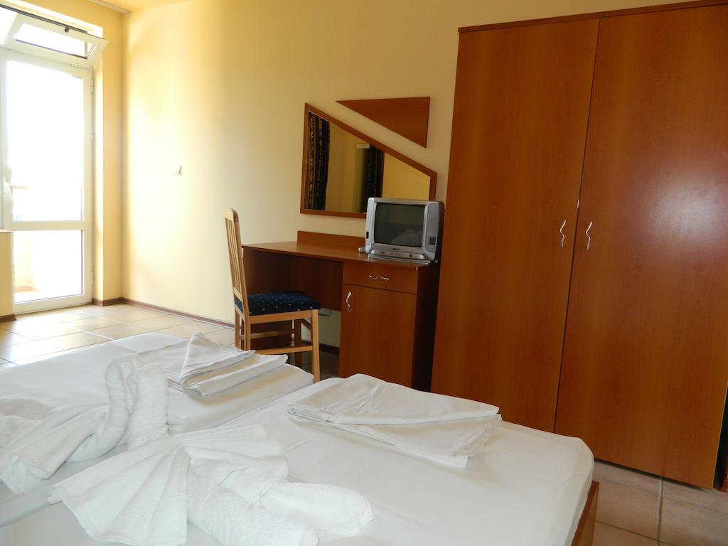Family Hotel Privileg Pantai Sunny Ruang foto