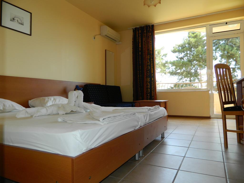 Family Hotel Privileg Pantai Sunny Bagian luar foto